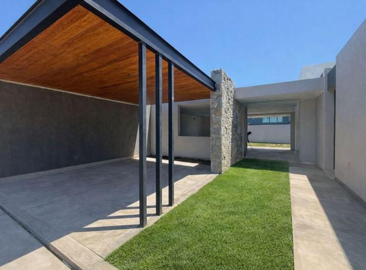 Casa · 190m² · 5 Ambientes · 2 Cocheras