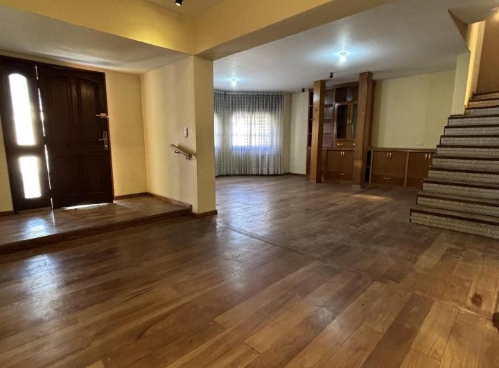 Casa · 299m² · 6 Ambientes · 2 Cocheras