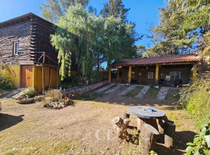 Casa · 142m² · 8 Ambientes · 1 Cochera
