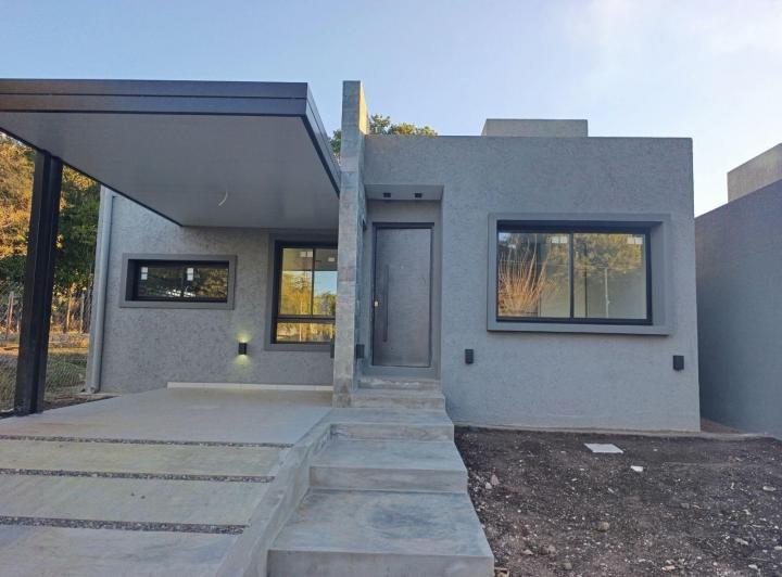Casa · 400m² · 2 Dormitorios · 2 Cocheras