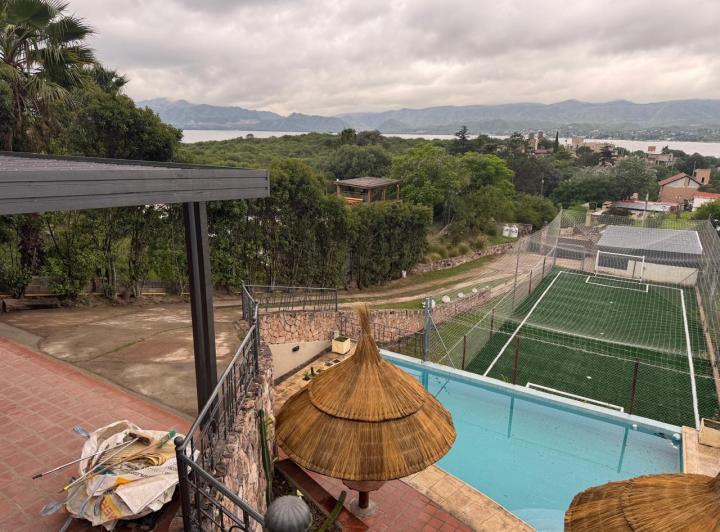 Casa · 450m² · 9 Ambientes · 3 Cocheras