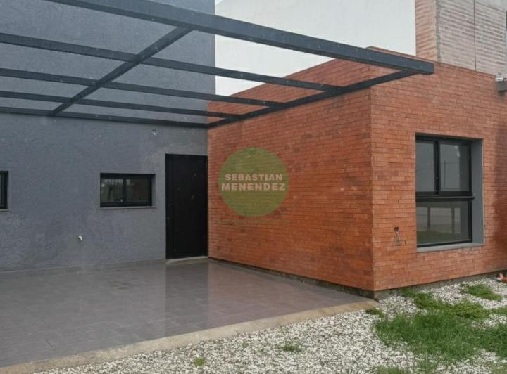 Casa · 70m² · 5 Ambientes · 1 Cochera
