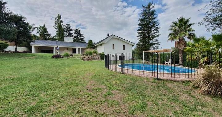 Casa · 380m² · 7 Ambientes · 1 Cochera