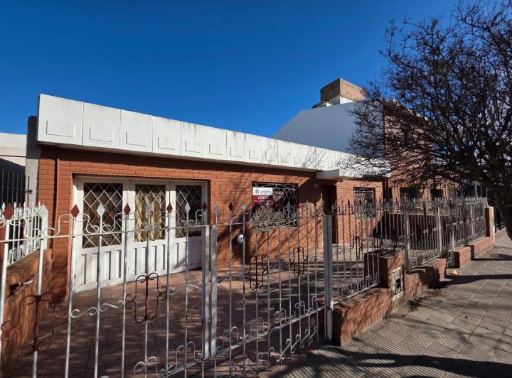 Casa · 123m² · 2 Dormitorios · 1 Cochera