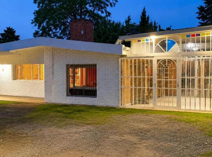 Casa · 215m² · 4 Ambientes · 5 Cocheras