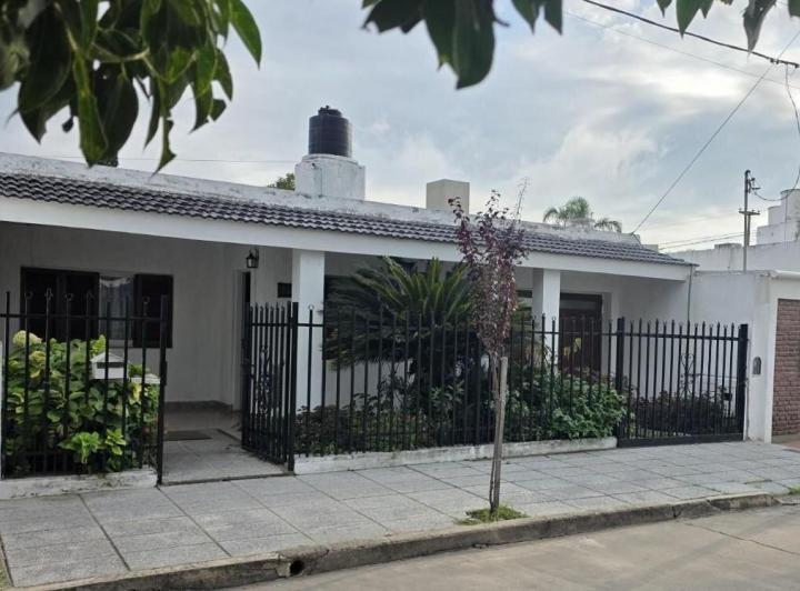 Casa · 166m² · 5 Ambientes · 1 Cochera