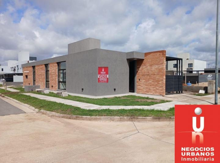 Casa · 180m² · 6 Ambientes · 1 Cochera