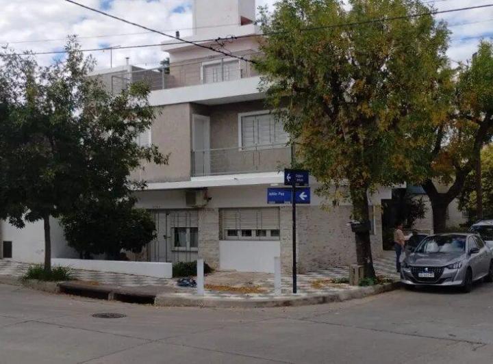 Casa · 240m² · 6 Ambientes