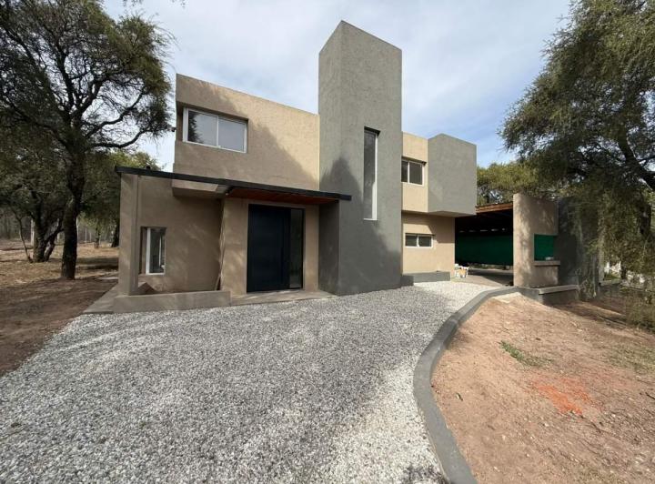 Casa · 325m² · 6 Ambientes