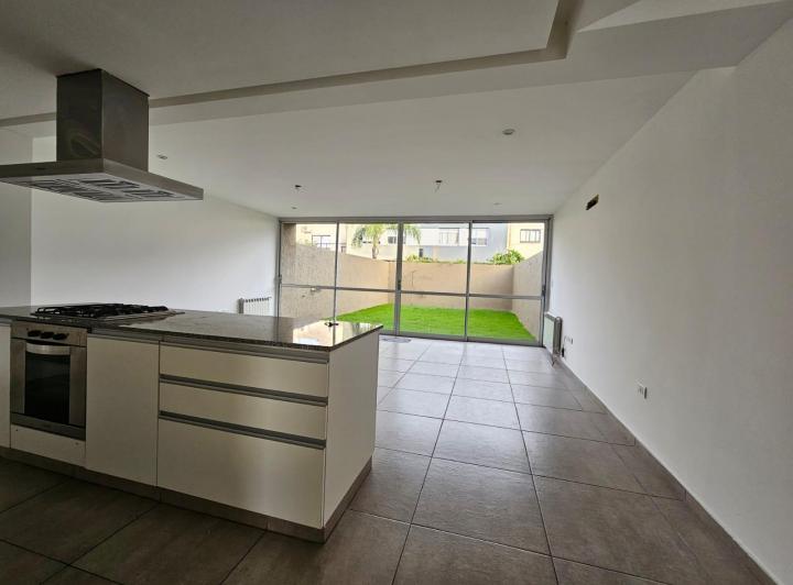 Casa · 160m² · 4 Ambientes · 2 Cocheras