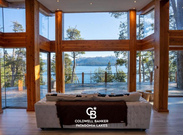 Casa · 325m² · 5 Ambientes · 1 Cochera