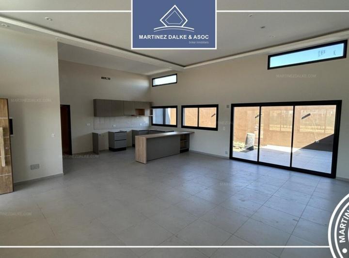 Casa · 160m² · 4 Ambientes · 2 Cocheras