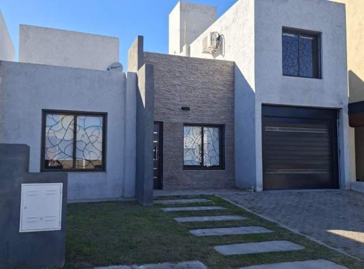 Casa · 165m² · 3 Ambientes