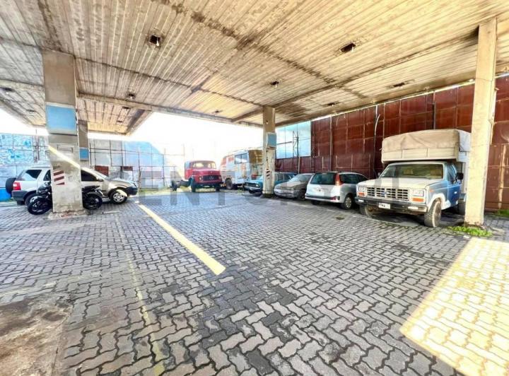 Terreno · 800m² · 7 Ambientes · 10 Cocheras