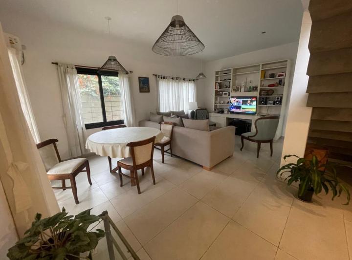 Casa · 150m² · 8 Ambientes · 2 Cocheras