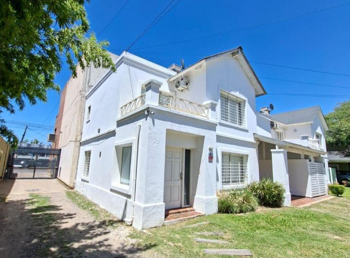 Casa · 120m² · 2 Ambientes · 1 Cochera