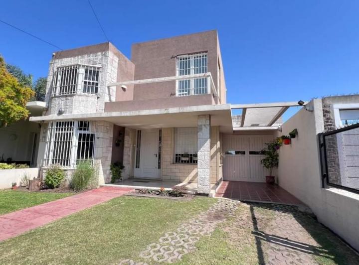 Casa · 200m² · 4 Ambientes