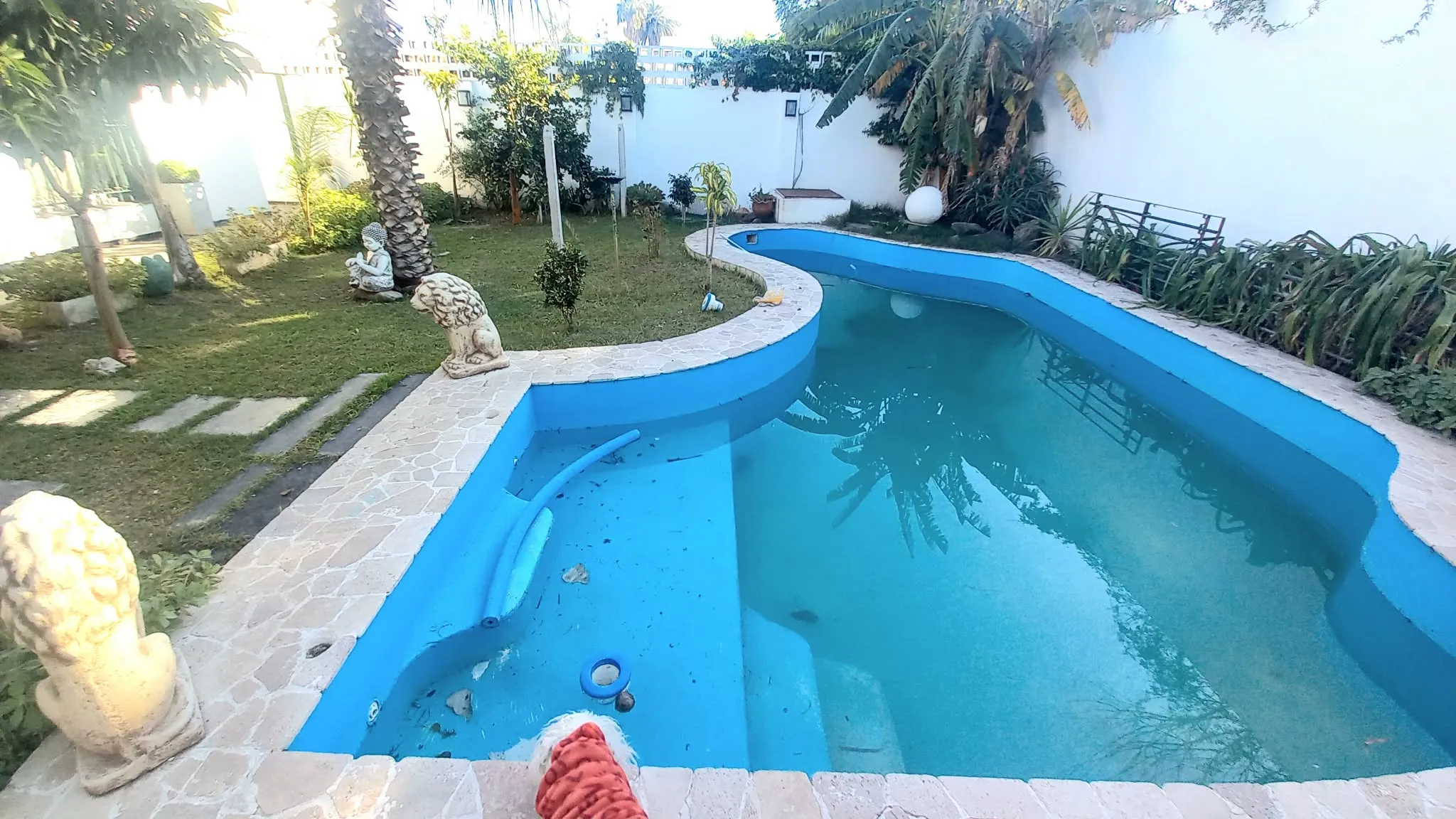 BELLA CASA 4 dor 5 bñ JACUZZI COCHERA PISCINA calef refri central ASADOR QUINCHO
