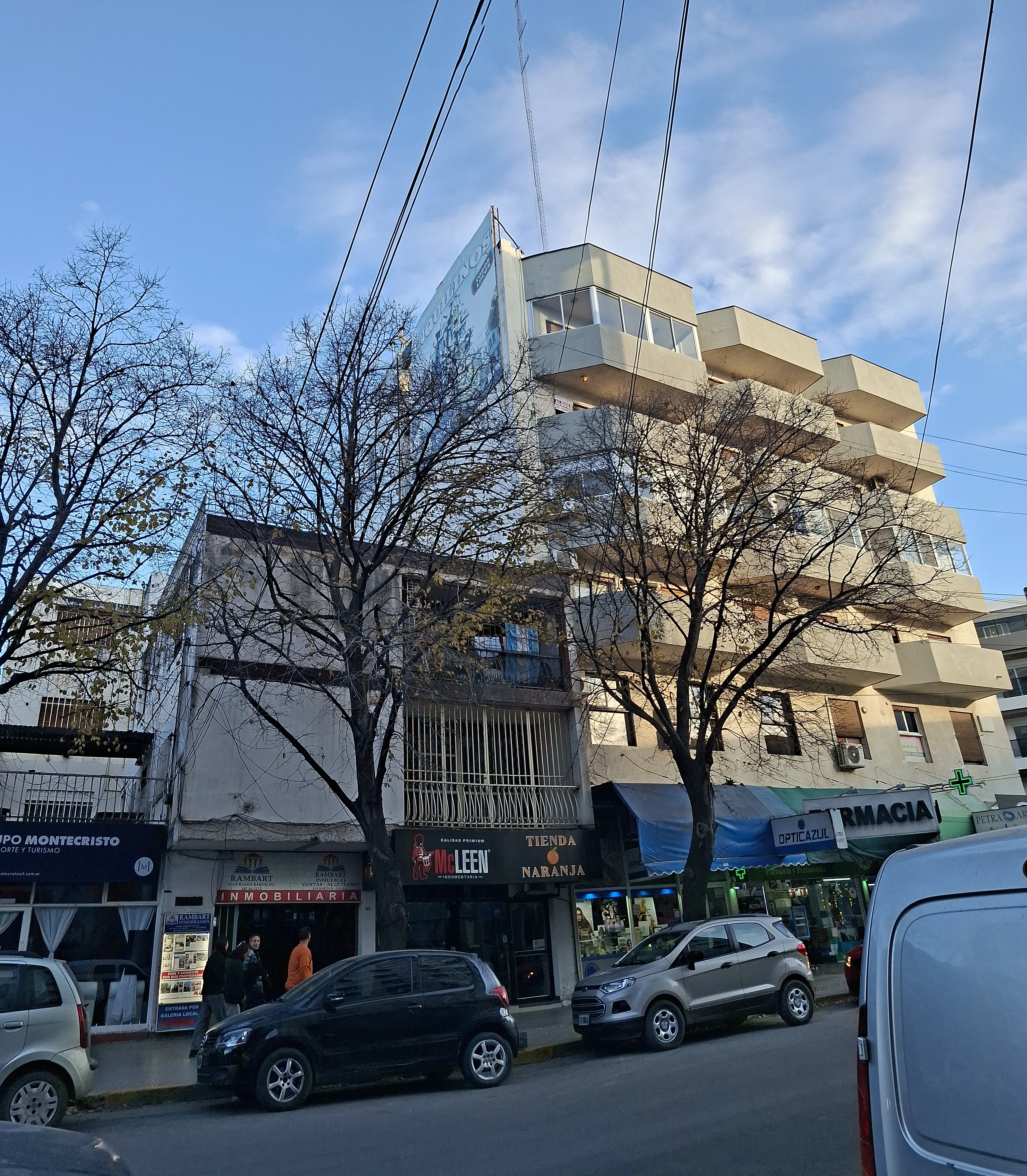 VILLA CARLOS PAZ EXTERNO SOBRE AV. SAN MARTIN A 1 CUADRA DE LA PEATONAL 9 JULIO