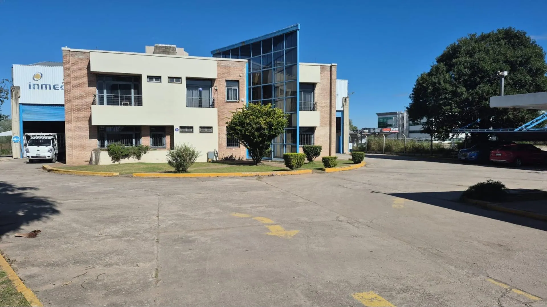 Galpon/Fabrica 2.700m2 en av japon y av voz del interior