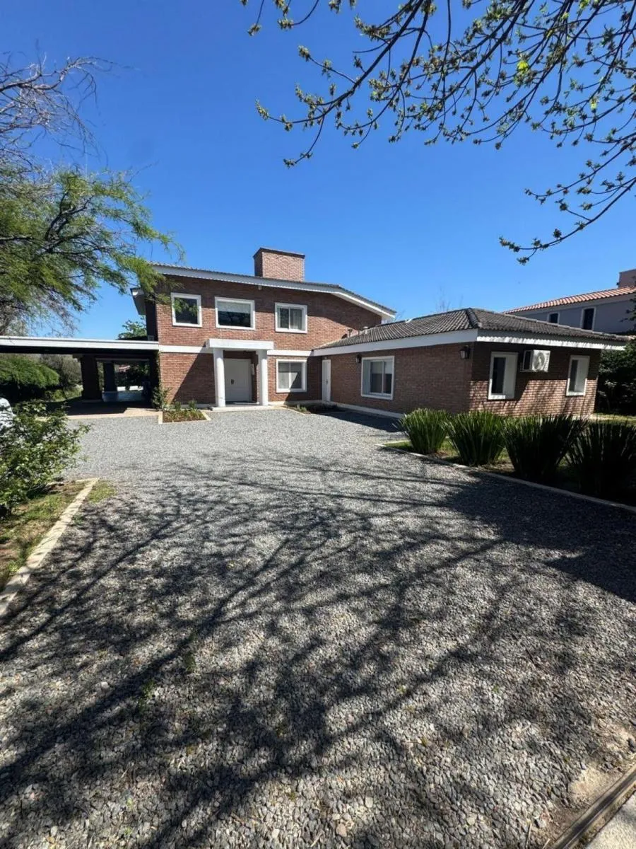 CASA EN VENTA 4 DORMITORIOS - COUNTRY LA PALOMA VILLA ALLENDE - APTO A CREDITO