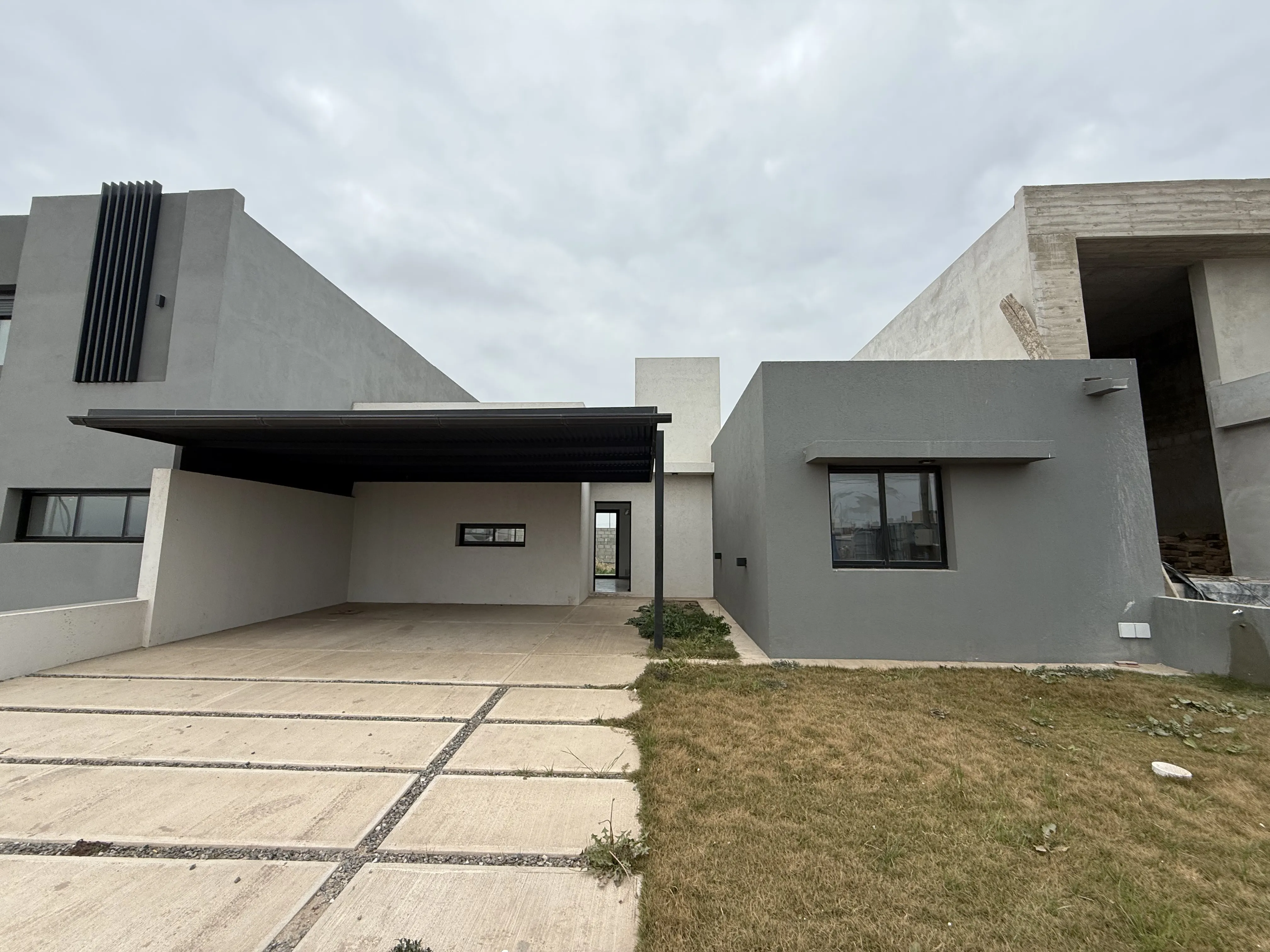 CASA EN VENTA 3 DORMITORIOS - APTA A CREDITO HIPOTECARIO - NOBU TOWN DOCTA