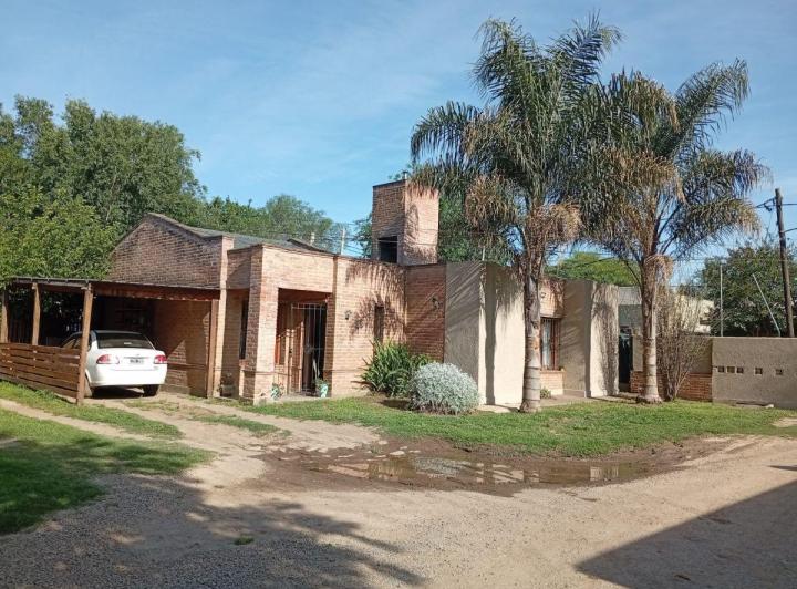 Casa · 150m² · 5 Ambientes · 2 Cocheras