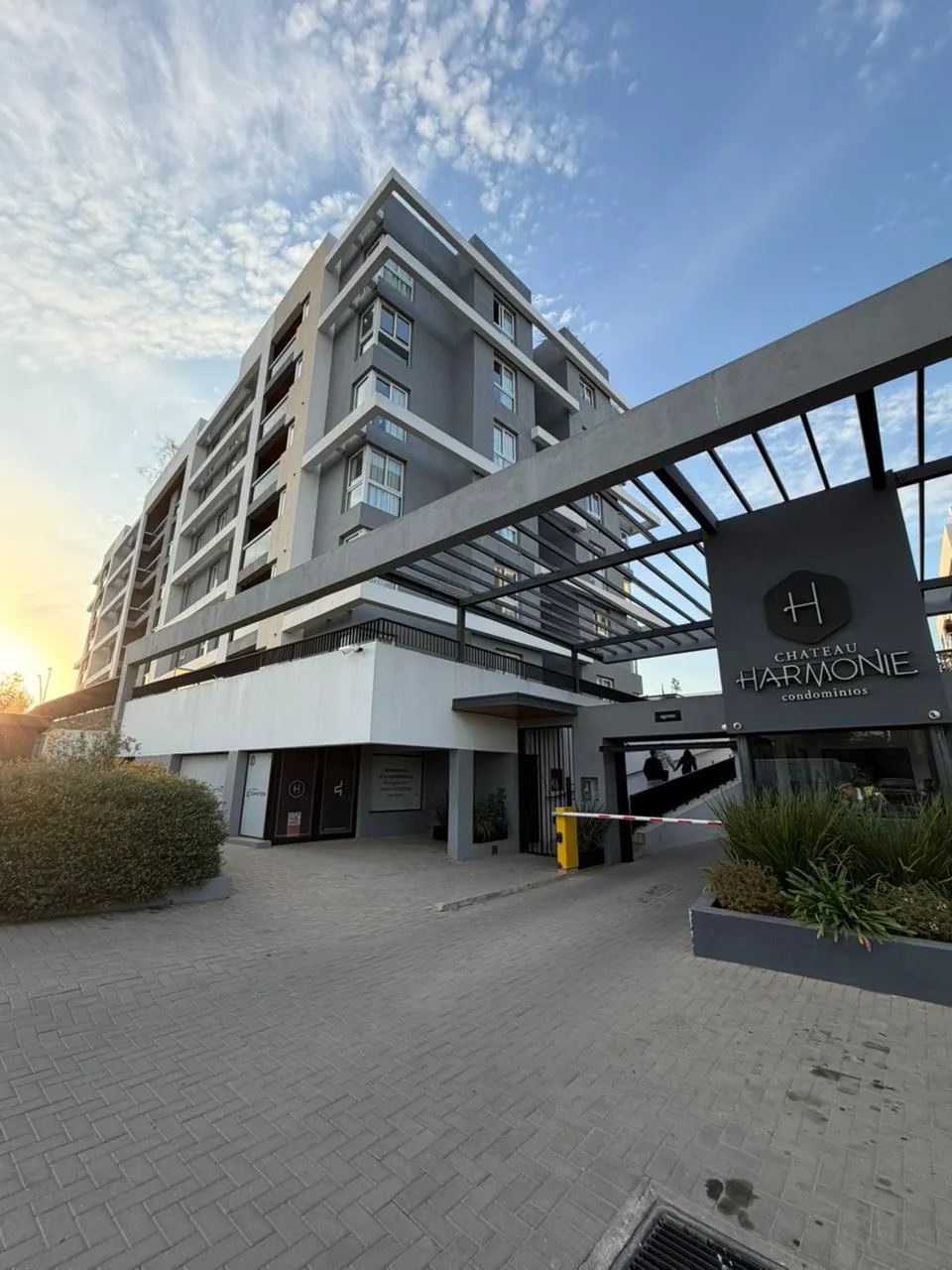 VENTA DE DEPARTAMENTO PREMIUM EN HARMONIE CHATEAU CON VISTA A LAS SIERRAS Y COCH...