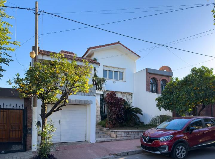Casa · 206m² · 5 Ambientes · 2 Cocheras