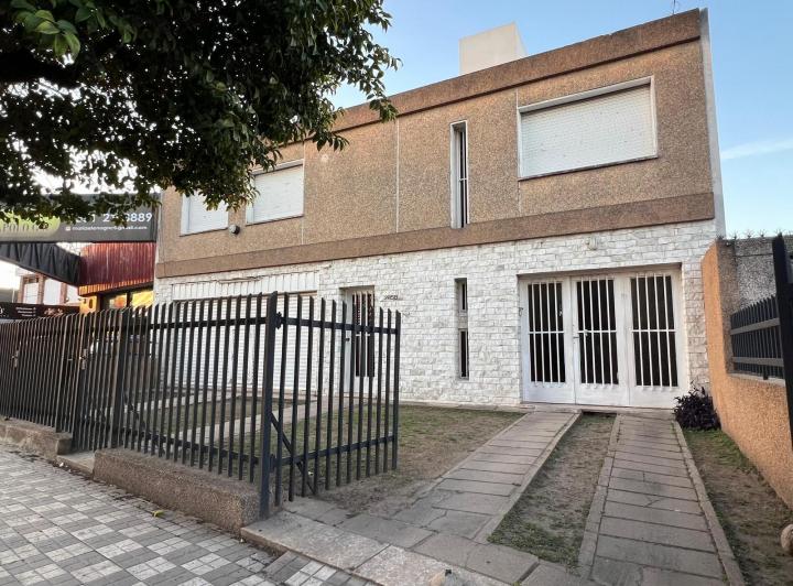 Casa · 369m² · 10 Ambientes · 3 Cocheras
