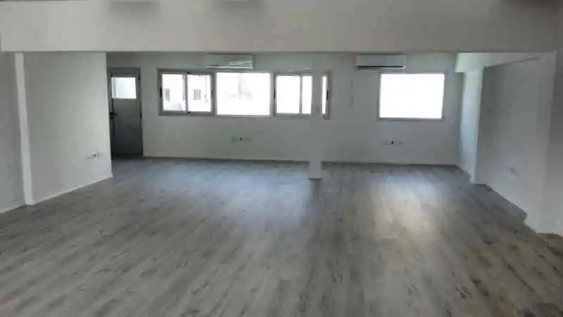OFICINA 80, y 120 M2 - PESOS -  AVDA. COLON Y FRAGUEIRO