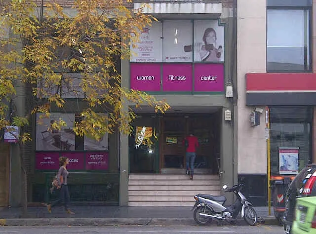 Alquilo Local 80 mts. en subsuelo planta libre,  1 baño, un privado, s