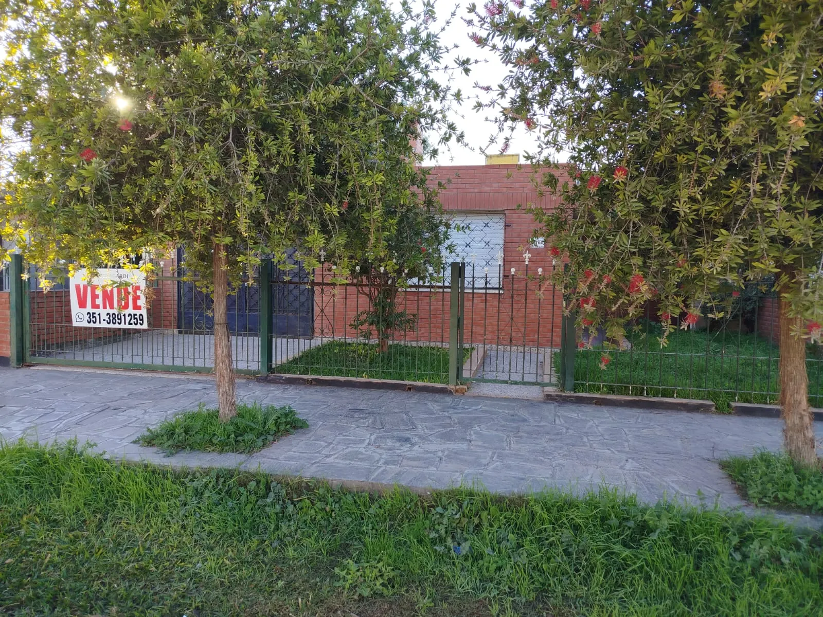 Casa de 3 Dormitorios con Cochera Cubierta, Patio y Asador – Terreno de 250 m²