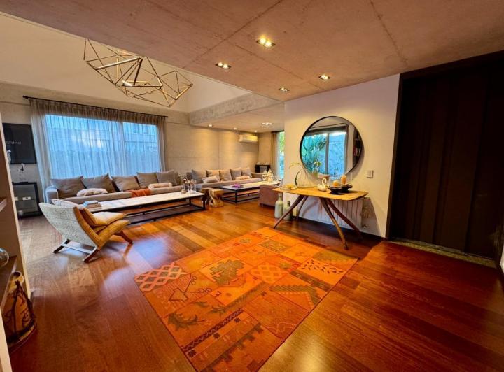 Casa · 760m² · 9 Ambientes