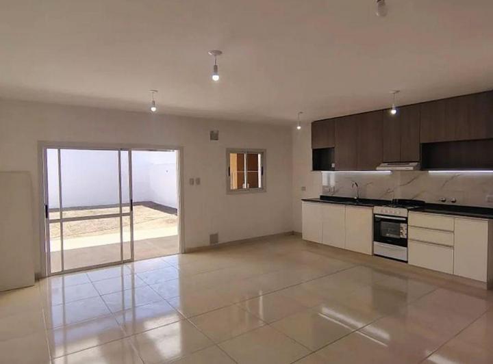 Casa · 91m² · 4 Ambientes · 1 Cochera