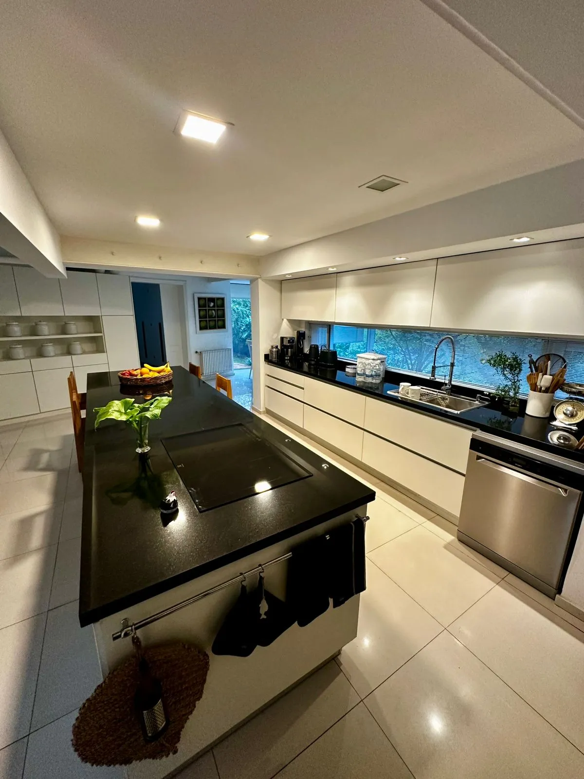 Moderna y de categoría - GRAN CASA en Lomas de la Carolina