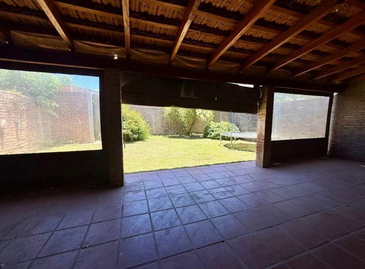 Casa · 160m² · 6 Ambientes · 3 Cocheras
