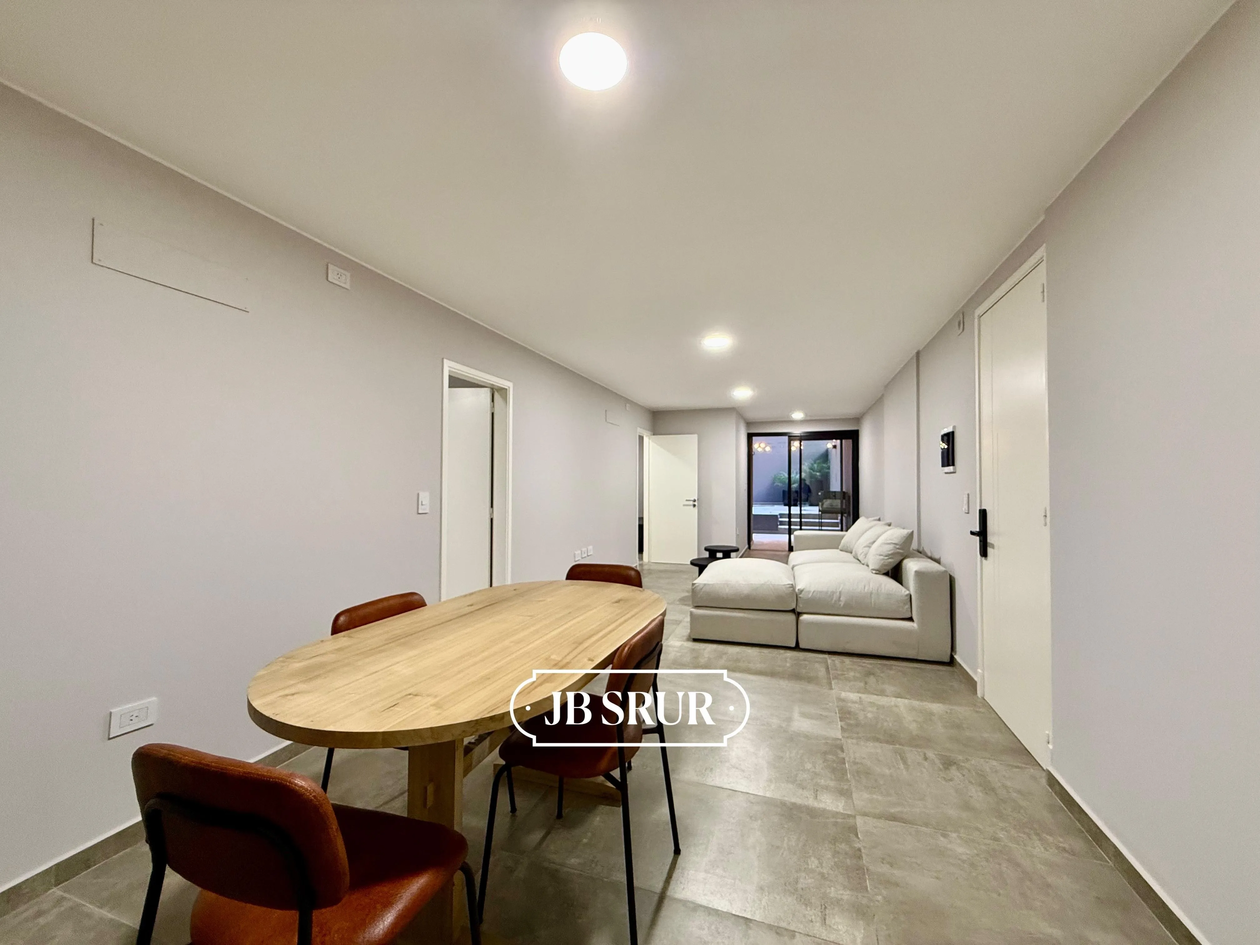 Dpto. Amoblado, 2 Dorms. con Patio Interno, sobre Ob. Oro PB C