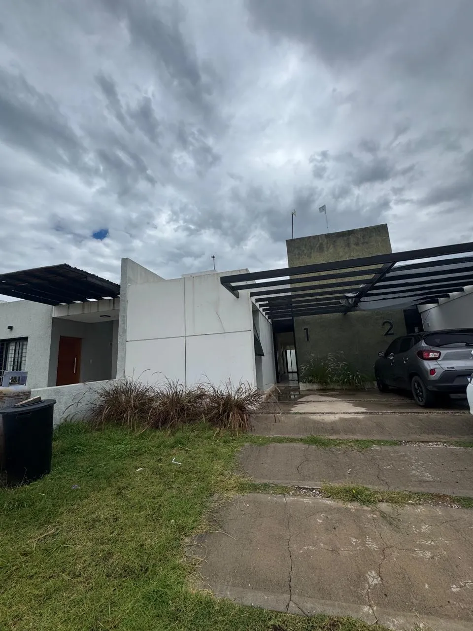 CASA EN ALQUILER – PRADOS DE MANANTIALES | MANANTIALES