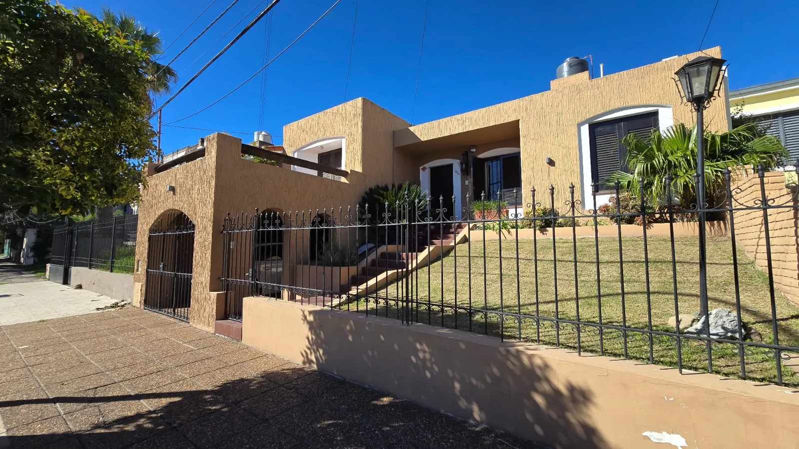 Hermosa casa Urca 190 m2 cubiertos, pileta, cochera doble