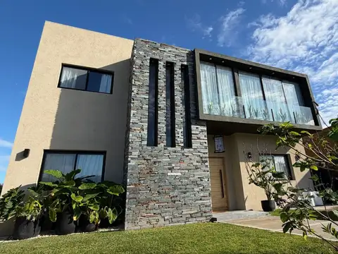 Casa en Venta en Pilar del Este - Santa Lucia, Countries y Barrios Cerrados en Pilar