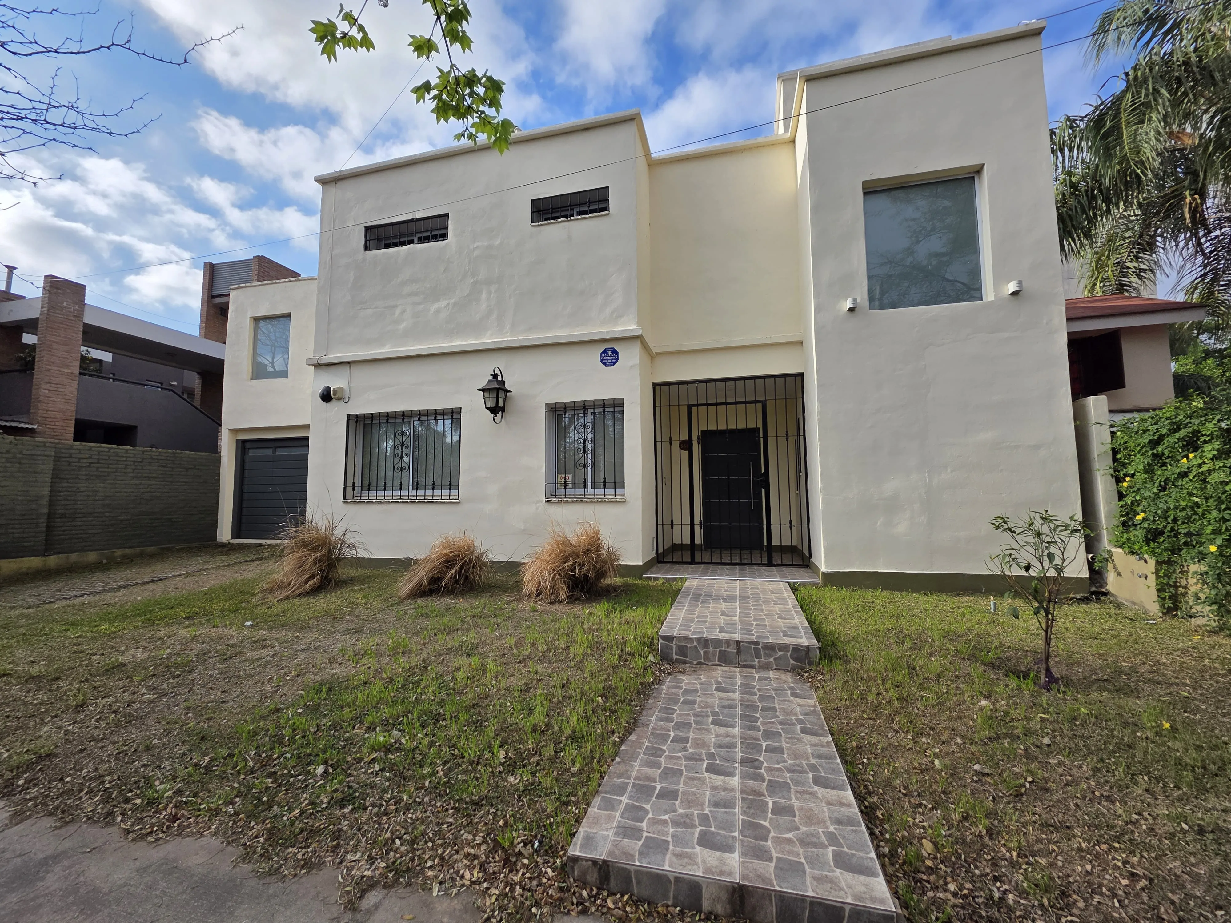 Casa 3 Dorm. 3 Baños-2 Plantas Vivienda o  Destino Comercial