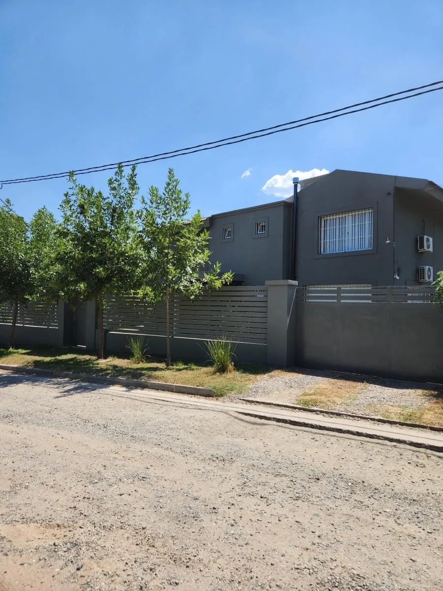 Vendo Soñada Casa 3 Dorm, Quincho, Estudio, Piscina - Villa Rivera Indarte