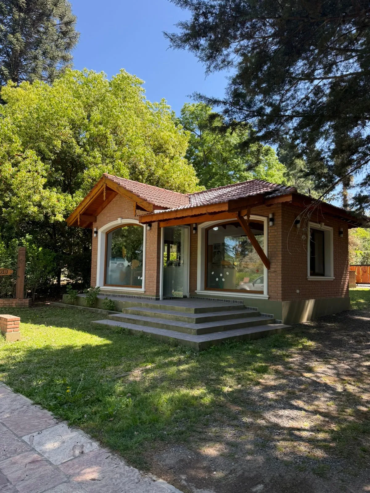 Viví en el paraíso y trabajá en la puerta de tu casa: Casa + Local en VGB.