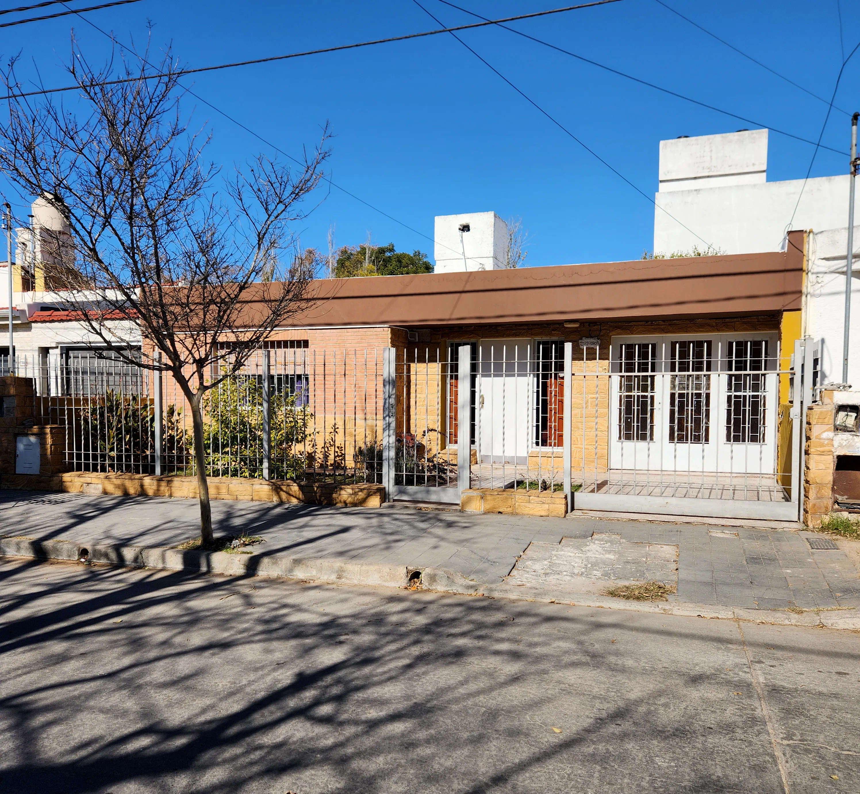 VENDO ALTO ALBERDI - APTO CREDITO - 3 DORM - COCHERA DOBLE - PATIO CON TALLER