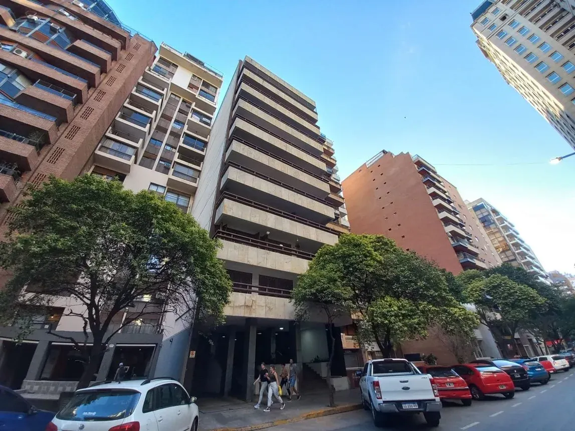 DEPARTAMENTO NUEVA CORDOBA BV CHACABUCO PARQUE DE LAS TEJAS 2 DORMI COCHERA BALCON PISO 5º A MTS UNC VENTA