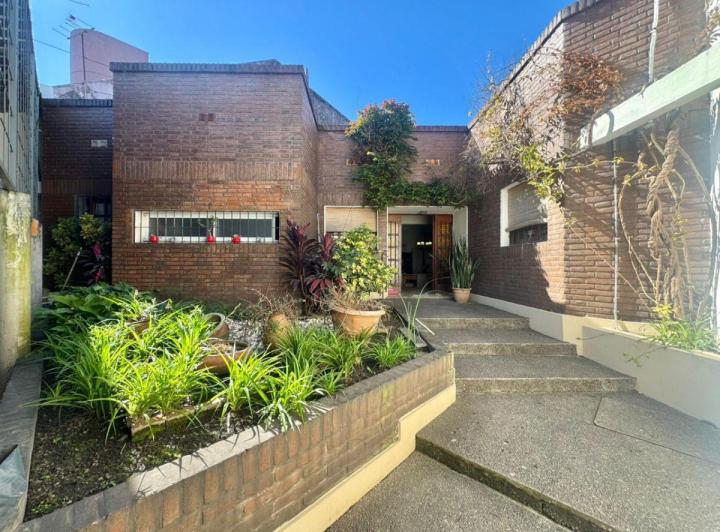 Casa · 290m² · 5 Ambientes · 1 Cochera