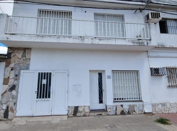 Casa · 127m² · 8 Ambientes · 1 Cochera