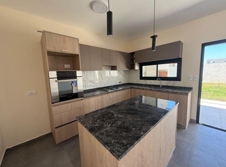 Casa · 130m² · 3 Ambientes · 1 Cochera