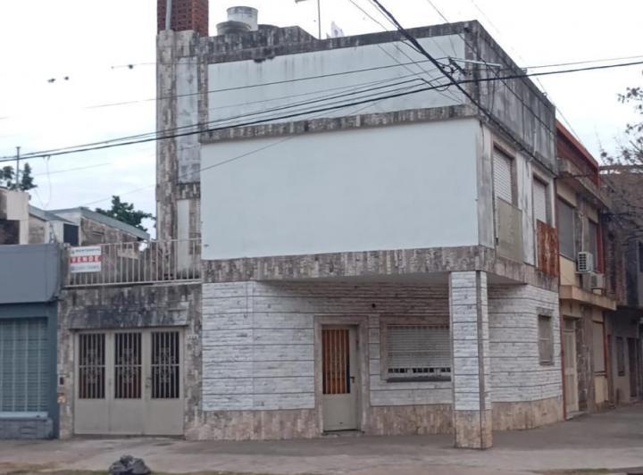 Casa · 117m² · 8 Ambientes · 1 Cochera